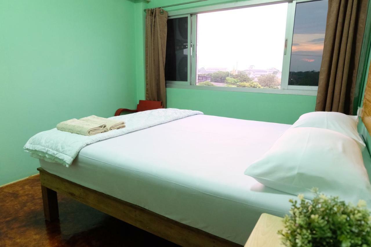 Charming House Hostel Phra Nakhon Si Ayutthaya Buitenkant foto