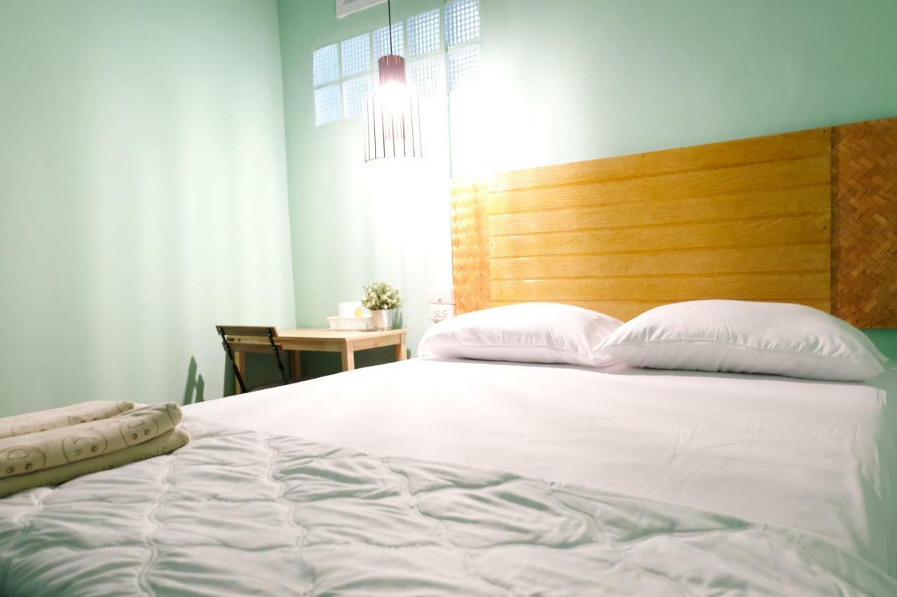 Charming House Hostel Phra Nakhon Si Ayutthaya Buitenkant foto