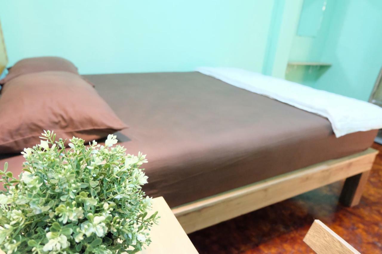 Charming House Hostel Phra Nakhon Si Ayutthaya Buitenkant foto