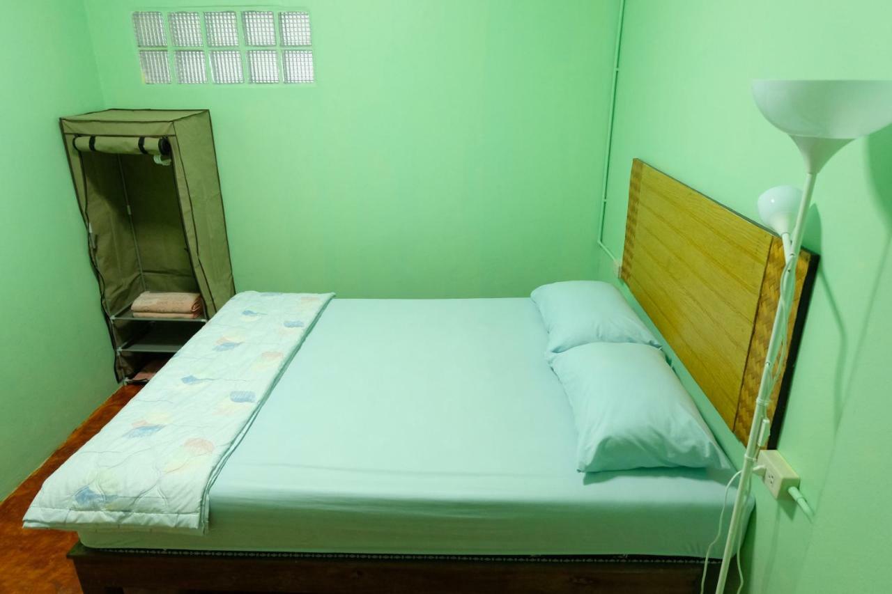 Charming House Hostel Phra Nakhon Si Ayutthaya Buitenkant foto