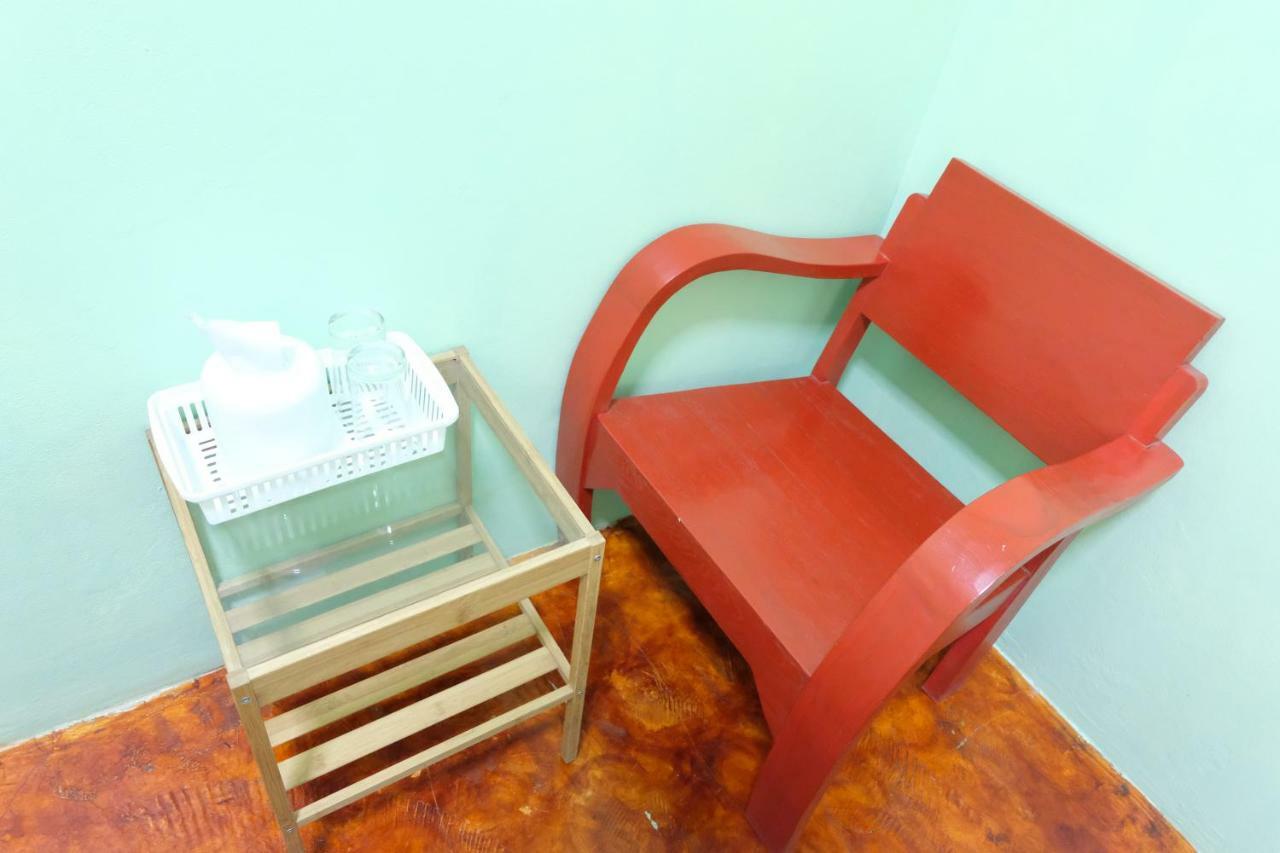 Charming House Hostel Phra Nakhon Si Ayutthaya Buitenkant foto