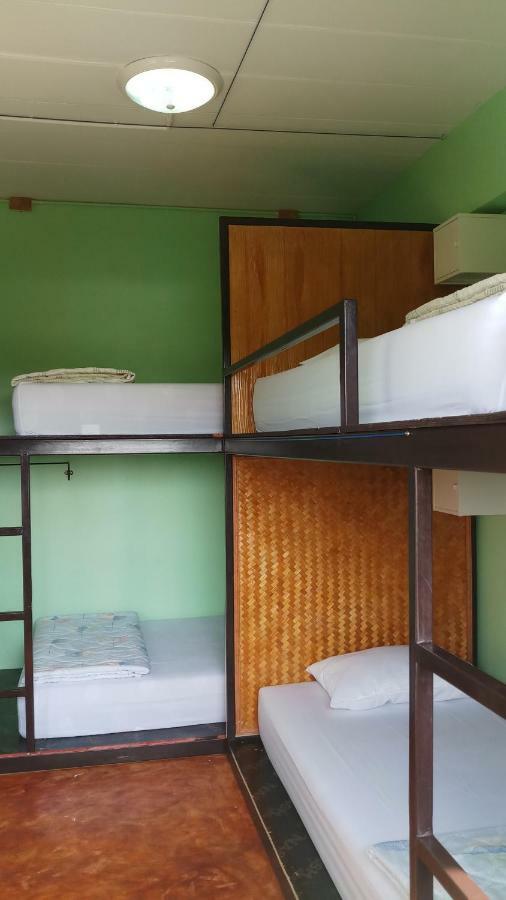 Charming House Hostel Phra Nakhon Si Ayutthaya Buitenkant foto