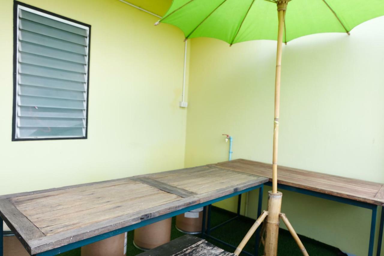 Charming House Hostel Phra Nakhon Si Ayutthaya Buitenkant foto