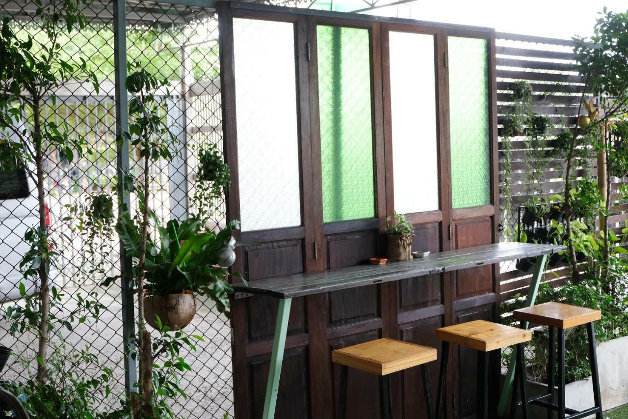 Charming House Hostel Phra Nakhon Si Ayutthaya Buitenkant foto