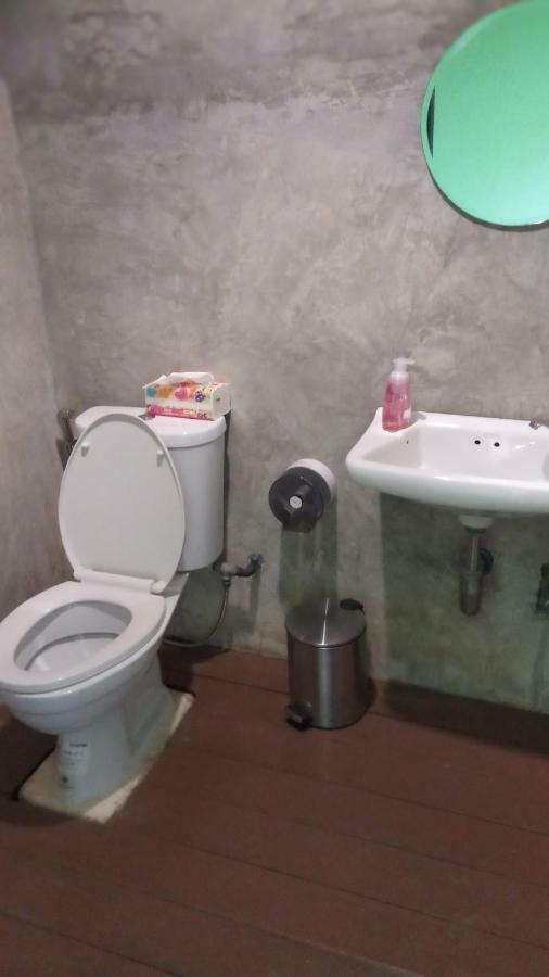 Charming House Hostel Phra Nakhon Si Ayutthaya Buitenkant foto