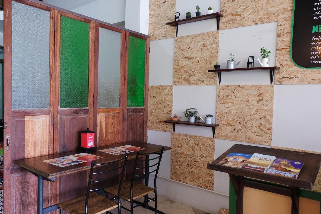 Charming House Hostel Phra Nakhon Si Ayutthaya Buitenkant foto