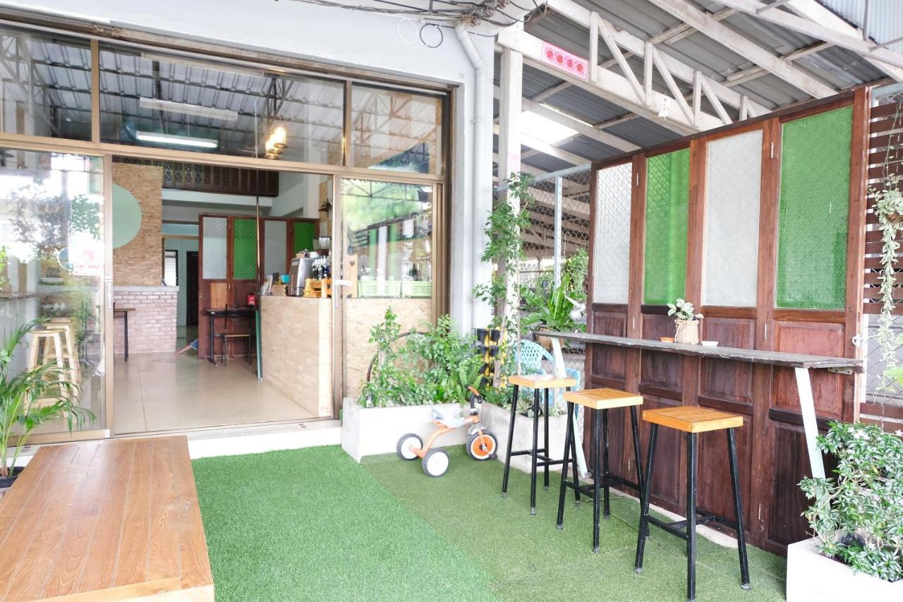 Charming House Hostel Phra Nakhon Si Ayutthaya Buitenkant foto