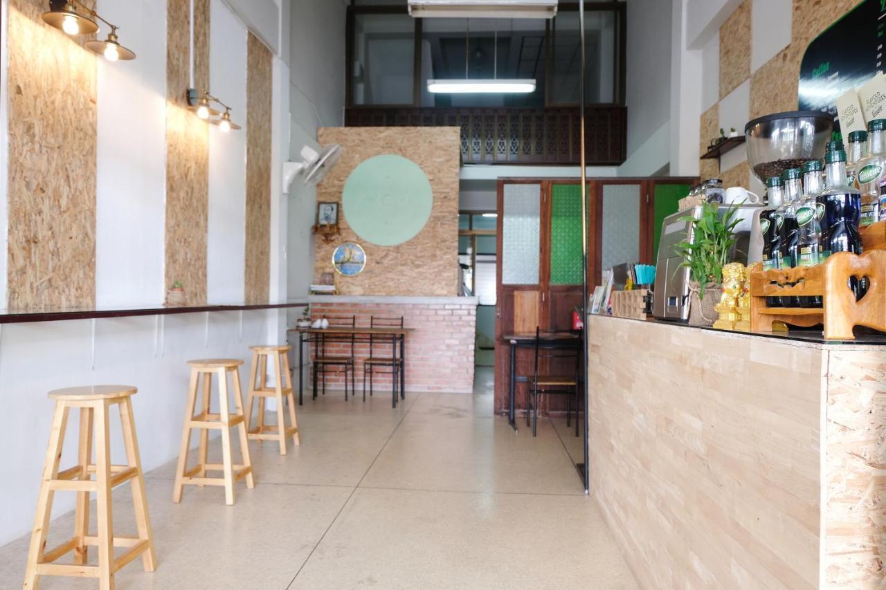 Charming House Hostel Phra Nakhon Si Ayutthaya Buitenkant foto